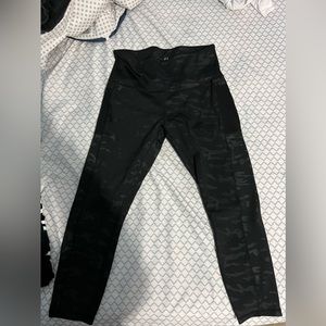 Black camo Legend leggings